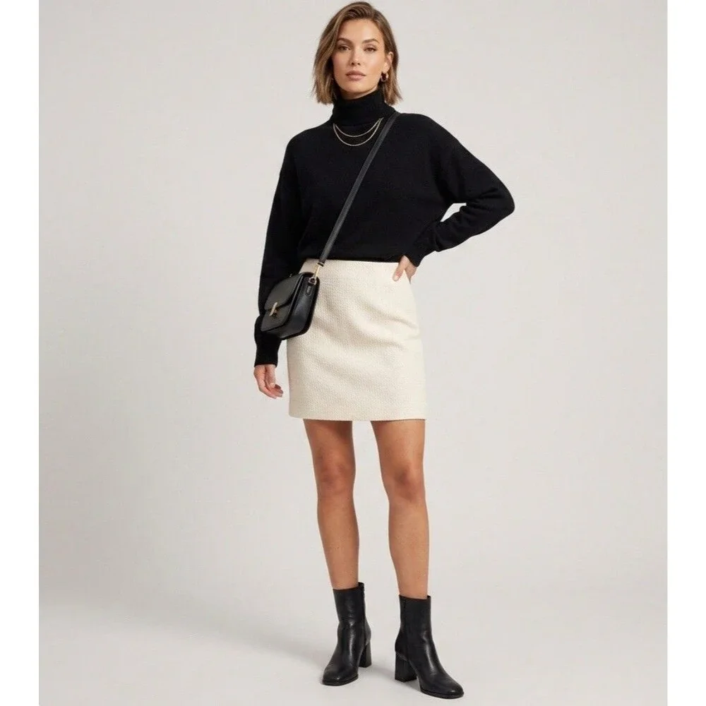 White House Black Market White Textured Pencil Skirt With Black Top Trim Size 6